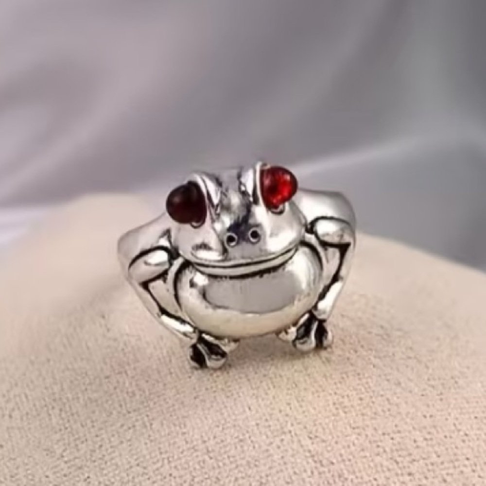 Silver Bull Frog Ring with Red Eyes - Picture 3 of 4